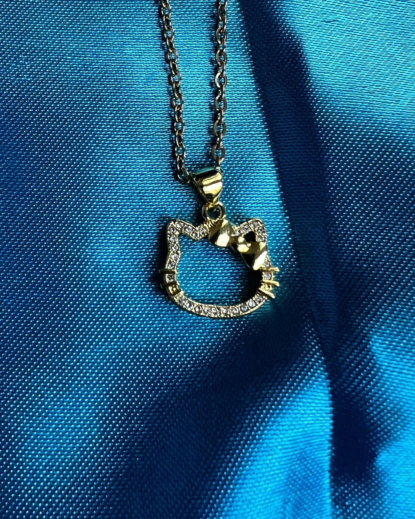 Gold hello kitty necklace