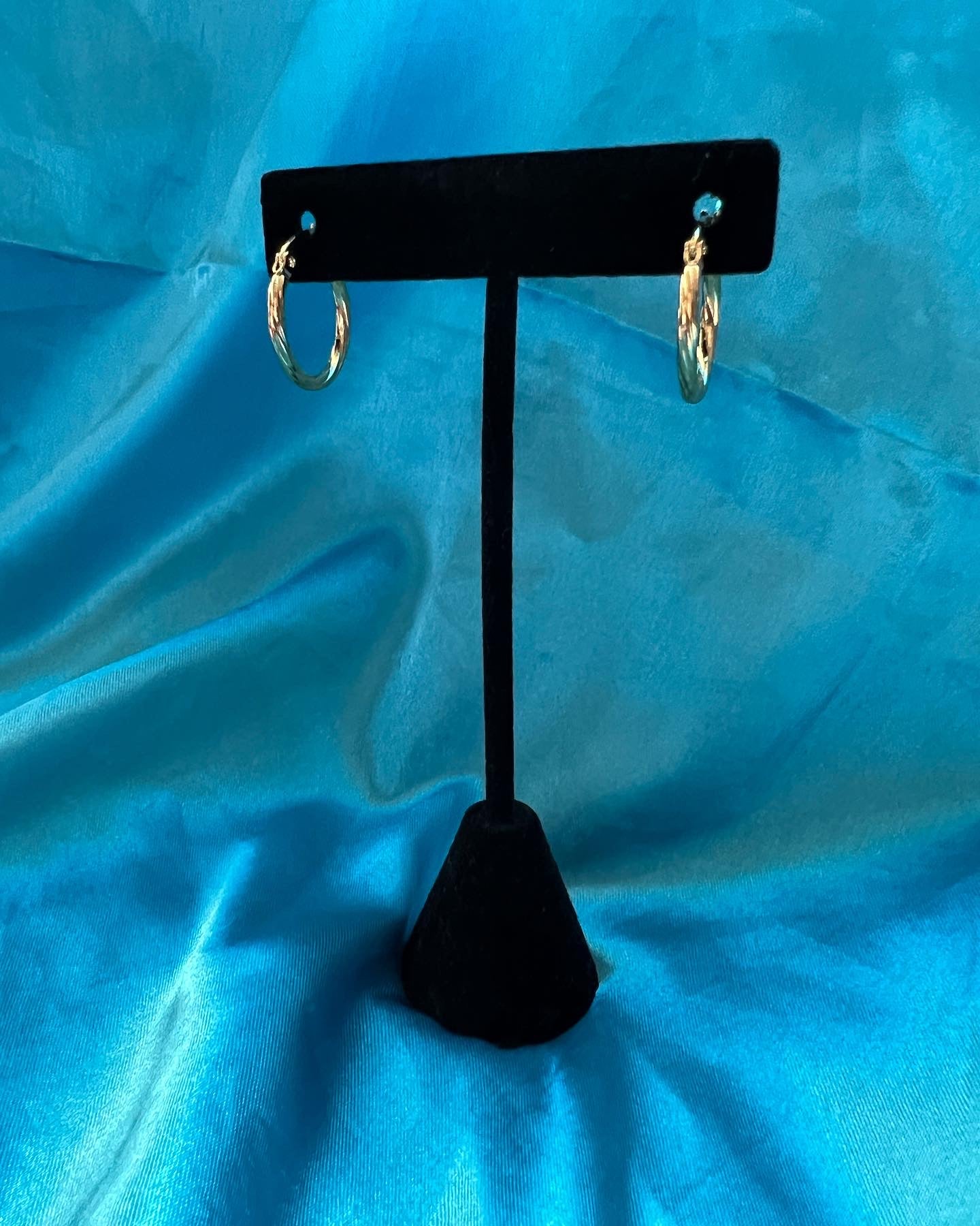 Twisty small hoop earrings