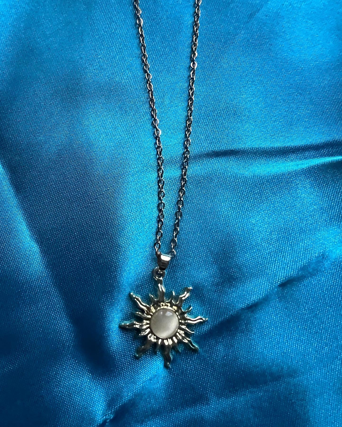 Sunny necklaces
